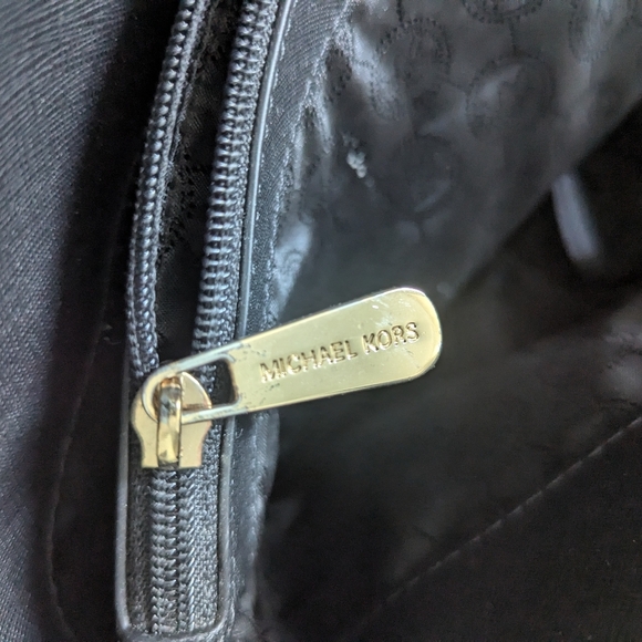 Michael Kors Jet Set Medium Saffiano Leather Tote - Picture 6 of 8